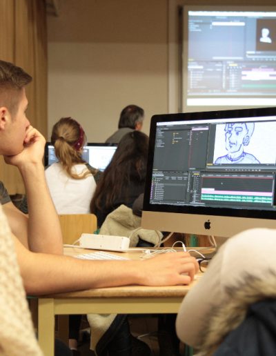 G2-1 In einem zweiten Workshop animierten die Schüler unter unserer Anleitung ihre Geschichten.