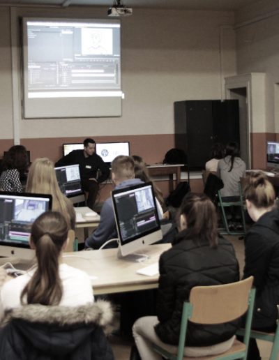 G2-2 	Die Storyboards aus dem ersten Workshop dienten uns später als Vorlage für die Animations-Zeichnungen, die unser Grafiker für den zweiten Workshop-Termin in einem einheitlichen Stil zeichnete.