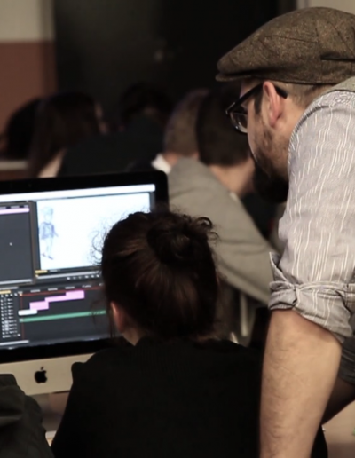 G2-3 	Die gezeichneten Figuren wurden dann von den Schülern im zweiten Workshop mit einer Videobearbeitungs-Software animiert und zum Leben erweckt.